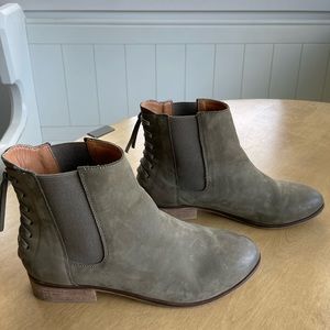 Ankle boots